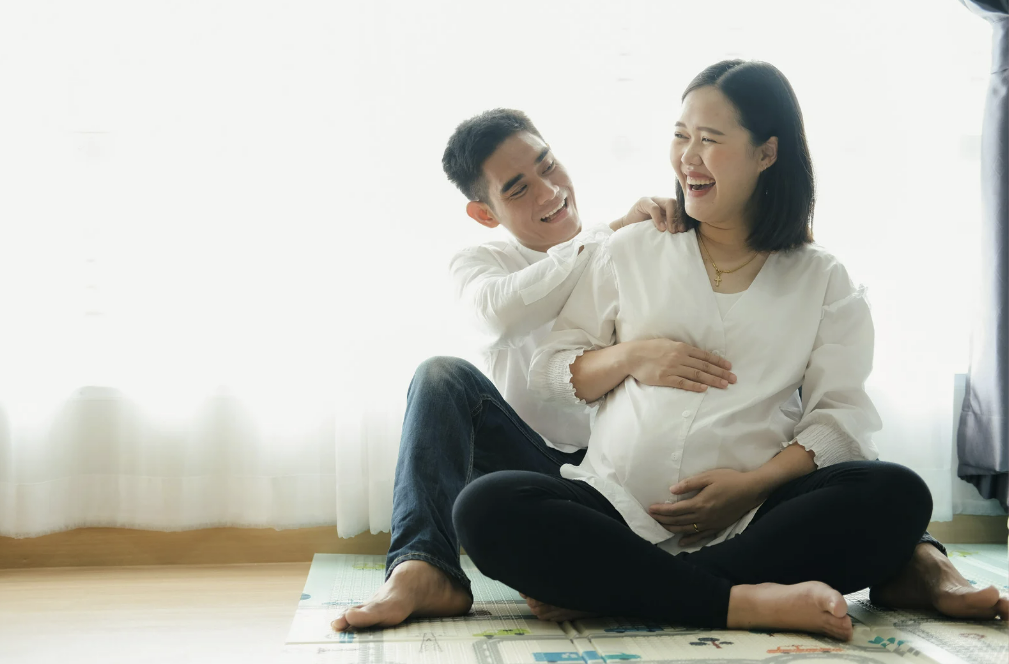 perbedaan hamil anak pertama dan kedua, pengalaman hamil pertama, persiapan kehamilan, tips ibu hamil, tanda kehamilan, Bunda, si Kecil